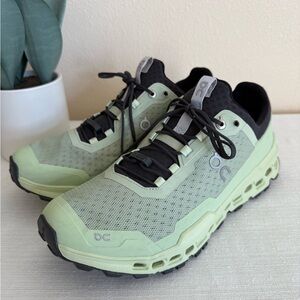 On Running Mint and Black Athletic Running Sneakers men’s 9